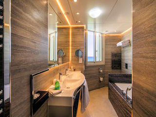 Columbia Beach Resort_ Cape Suite bathroom1