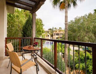 Columbia Beach Resort - Executive Suite Pool View Balcony (4)