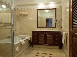 Columbia Beach Resort - Executive Suite Pool View Bathroom