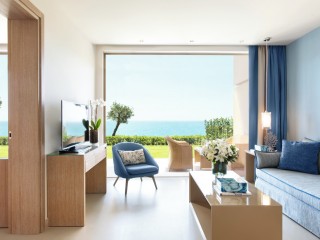 One Bedroom Family Suite Private Garden Sea View,