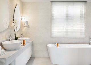 IkosAria Deluxe Suite Bathroom