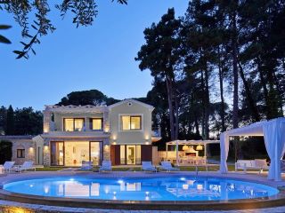 Deluxe Three Bedroom Villa Private Pool Beachfront