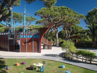 Porto Pirata, Pine Cliffs