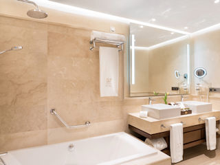 Premium Suite Bathroom GF Victoria