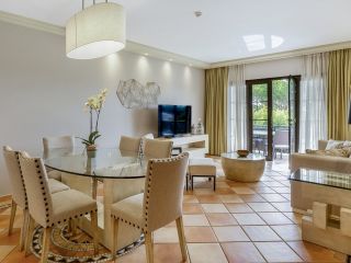 Pine Cliffs Suites - 2 Bedroom - Dining Area