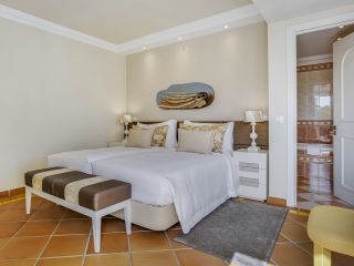 Pine Cliffs Suites - 3 Bedroom - Bedroom