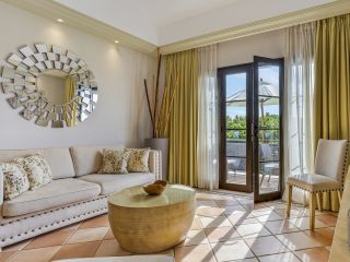 Pine Cliffs Suites - 3 Bedroom - Living Room