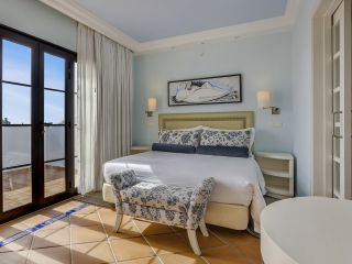 Pine Cliffs Suites - 3 Bedroom - Master Bedroom